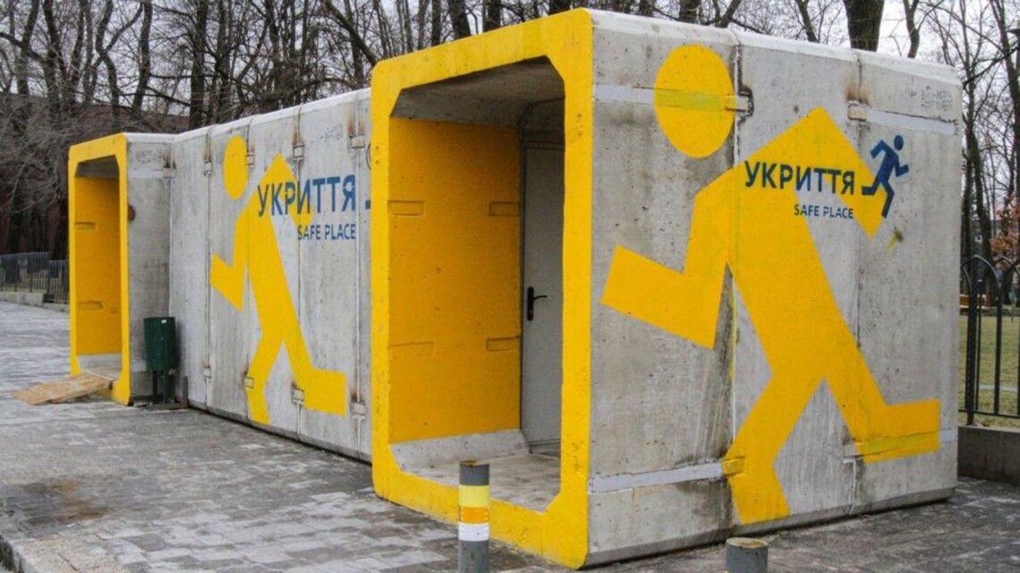 Київ встановить до 50 мобільних укриттів на зупинках за місяць