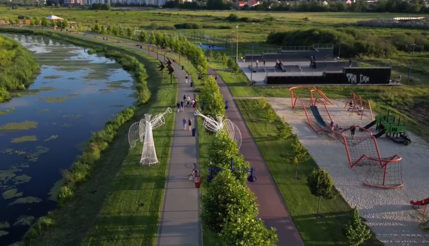 Не клумби і не НЛО: на набережній Ірпеня зводять дитячий майданчик