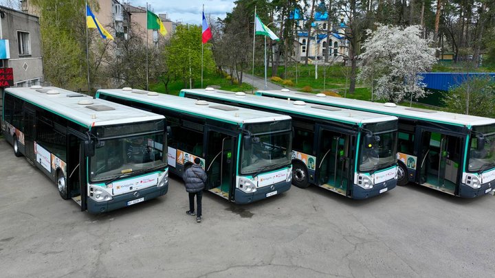 Буча прийняла п’ять безбар’єрних автобусів для маломобільних