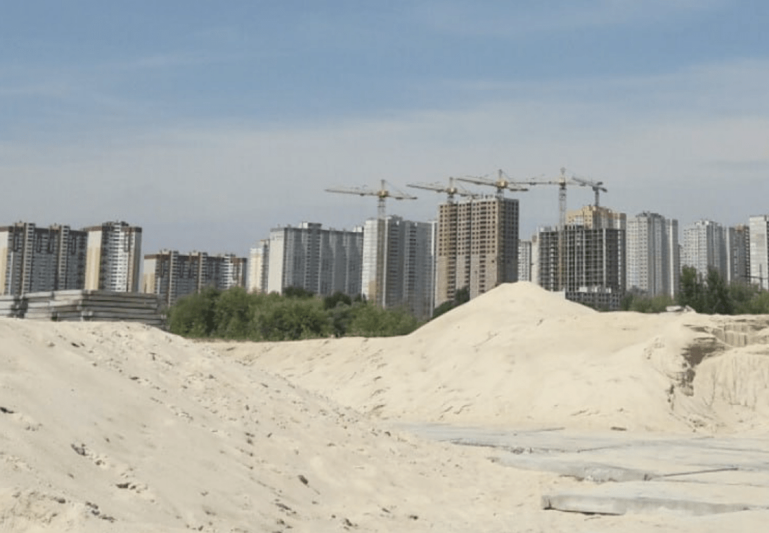 Київська пустеля між озерами Тягле і Небреж