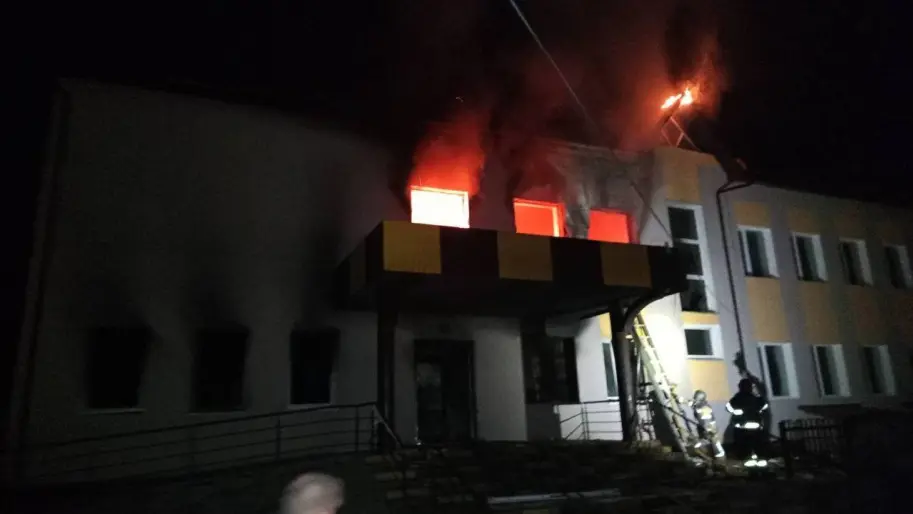 У Києві дрон упав на дитсадок в Оболоні: виникла пожежа
